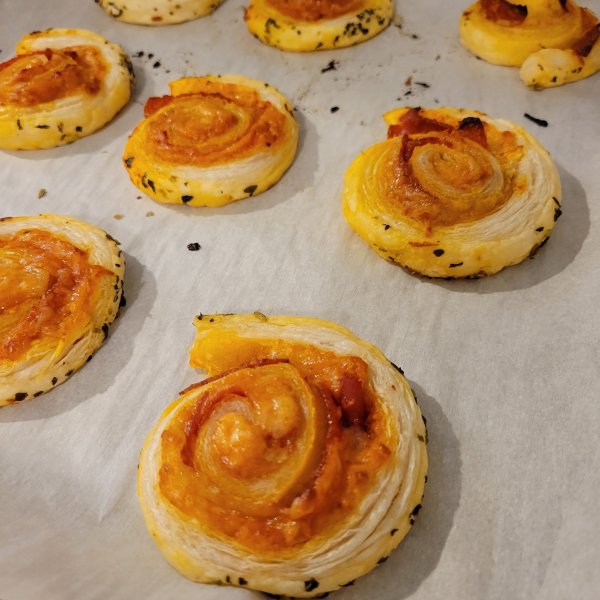 pepperonipizzarollups